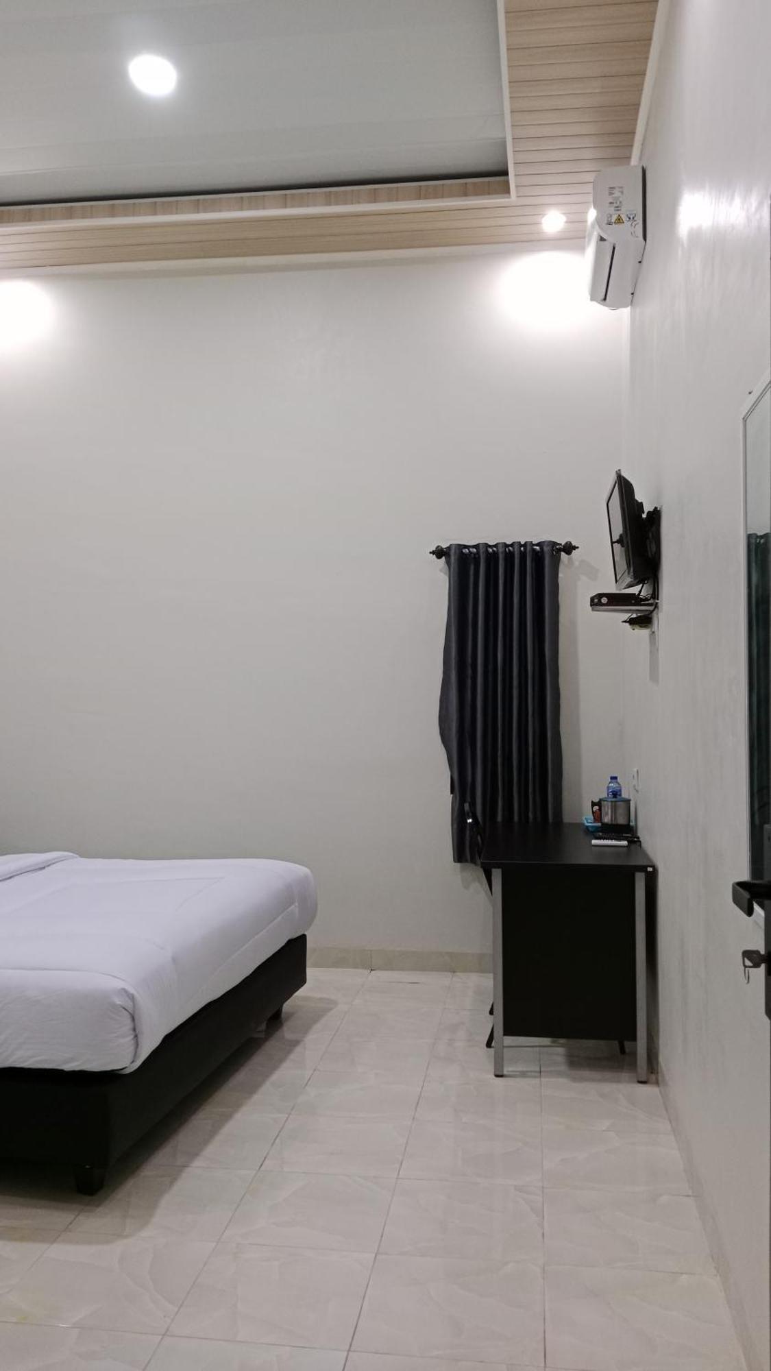 Grand Khalifah Guesthouse Sumbawa Экстерьер фото