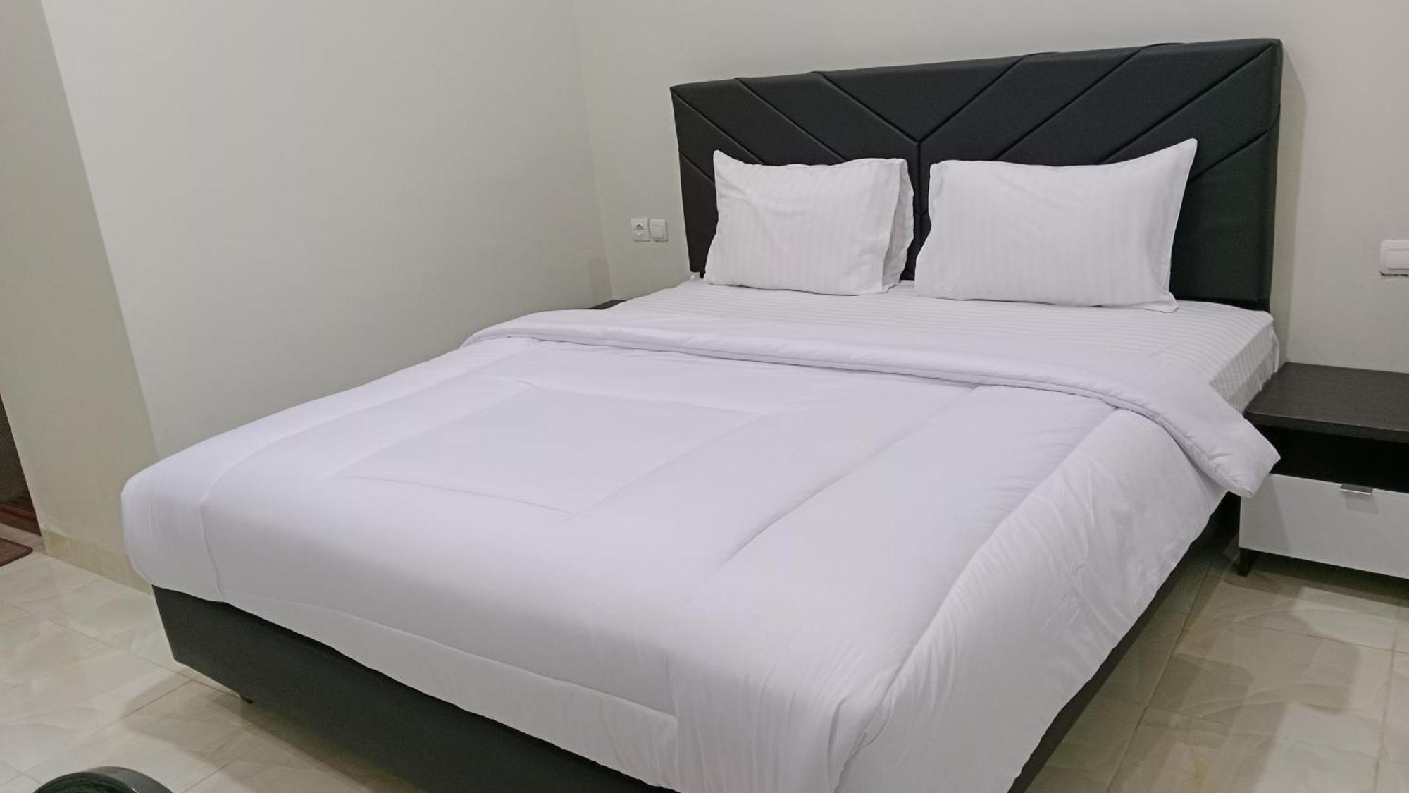 Grand Khalifah Guesthouse Sumbawa Экстерьер фото